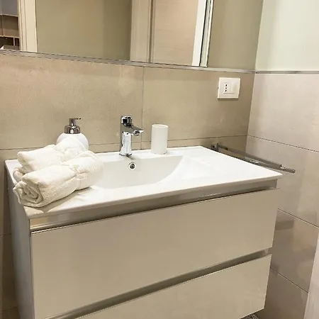 Casa Di Laura Mono E Bilo Di Fronte Ospedale San Raffaele Apartamento Segrate Exterior foto