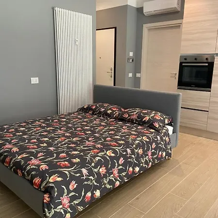 Casa Di Laura Mono E Bilo Di Fronte Ospedale San Raffaele Apartamento Segrate Exterior foto